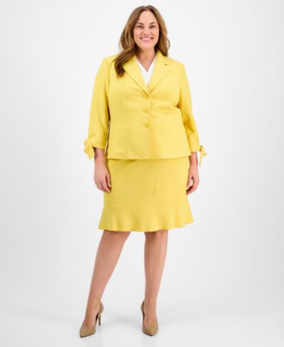 Костюм Le Suit Plus Size: жакет на три пуговицы и юбка с воланами