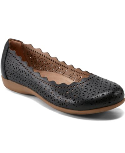 Earth Women's Bria Round Toe Slip-On Flats