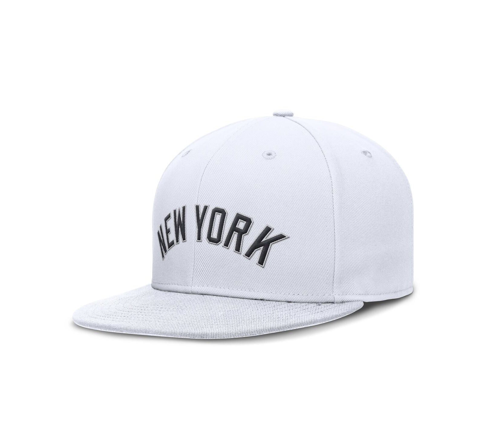 Nike Men's White New York Yankees True Performance Fitted Hat
