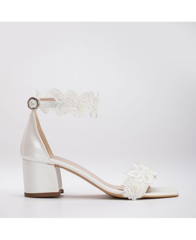 Свадебные босоножки Dana Lace на низком каблуке