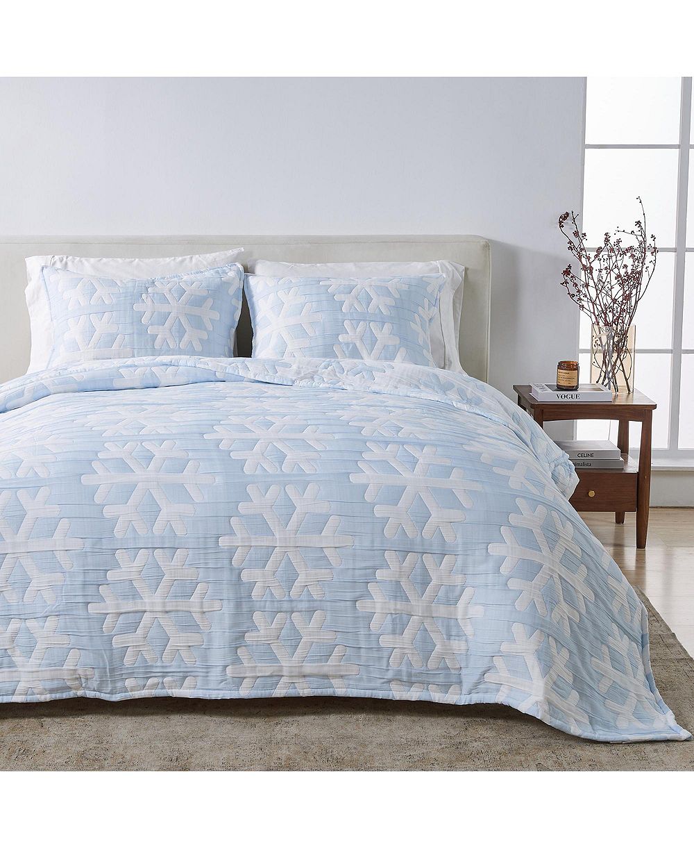 Linery & Co Winter-Themed Snowflake Matelasse Quilt Set with Shams