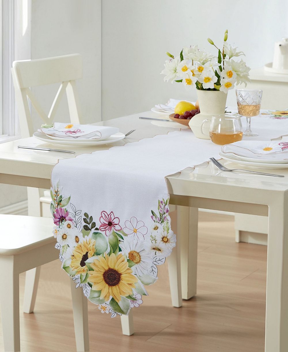Скатерть-раннер Elrene Sunflower and Daisies Cutwork 13" x 70"