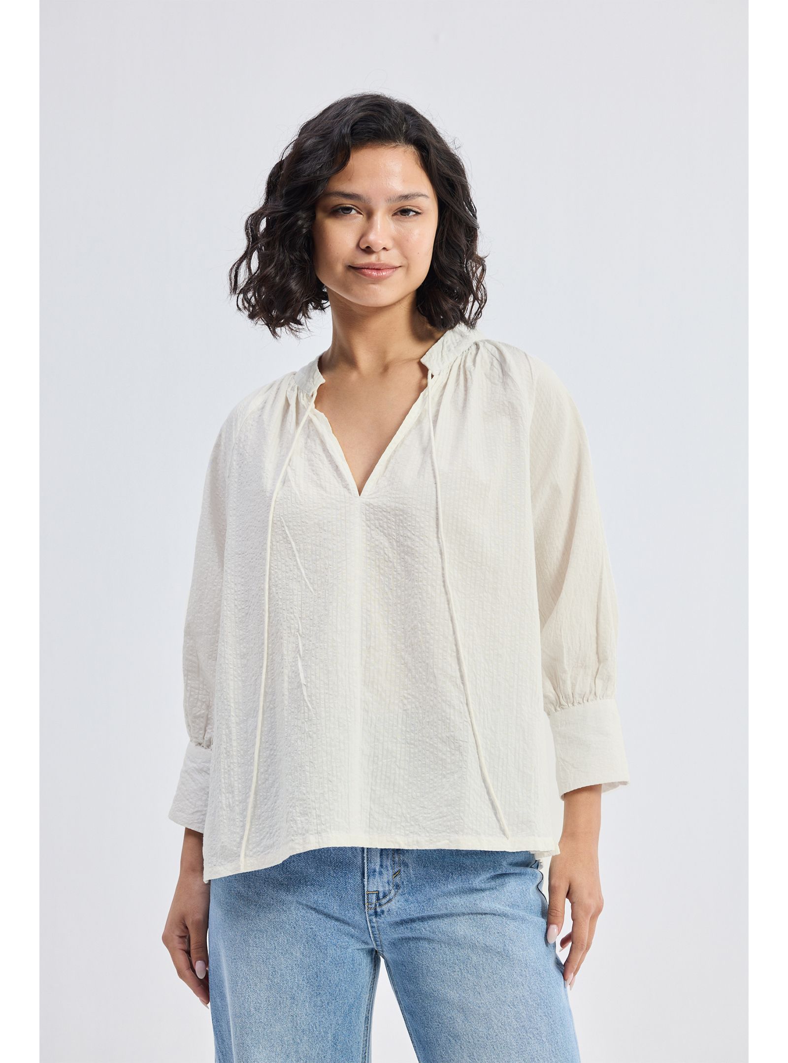 Reistor Women's Relaxed Fit Top with Front-tie in Cream