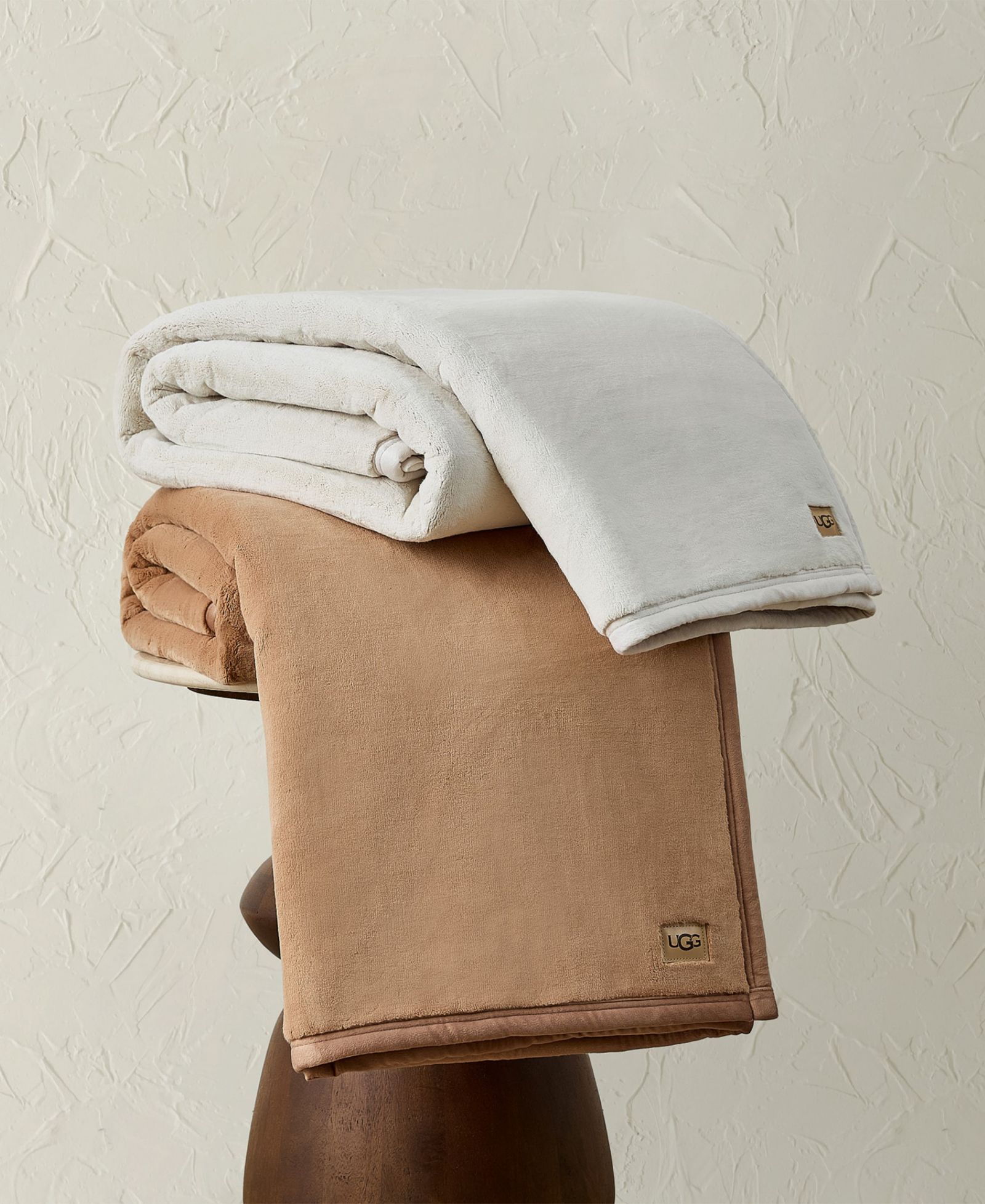 UGG® UGG® Salt Creek reversible плед, 50" x 70"