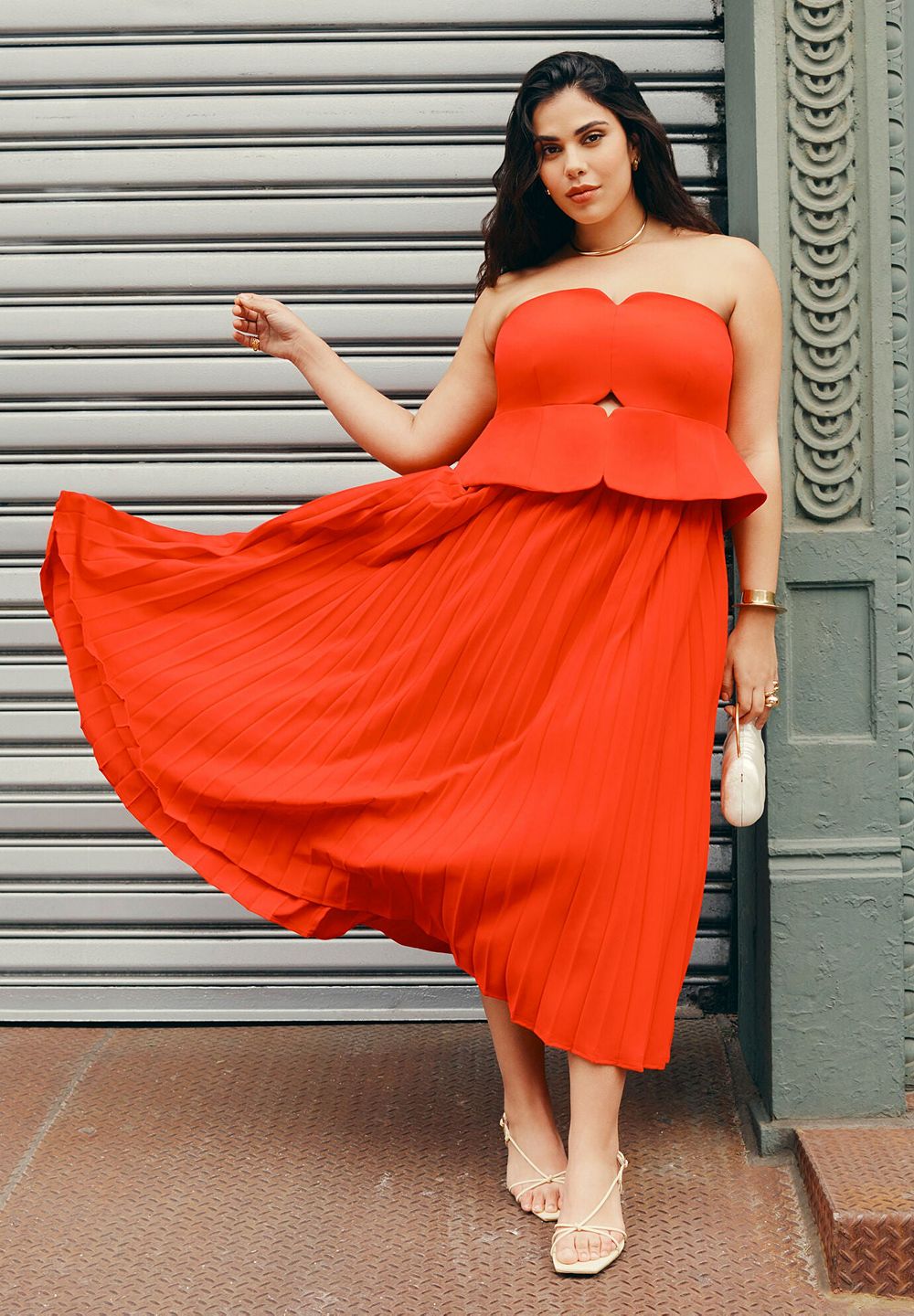 Женское плиссированное миди платье без бретелей Plus Size ELOQUII