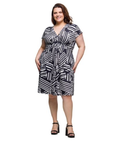 Платье 24seven Comfort Apparel Plus Size Cap Sleeve V-Neck Knee Length Pocket