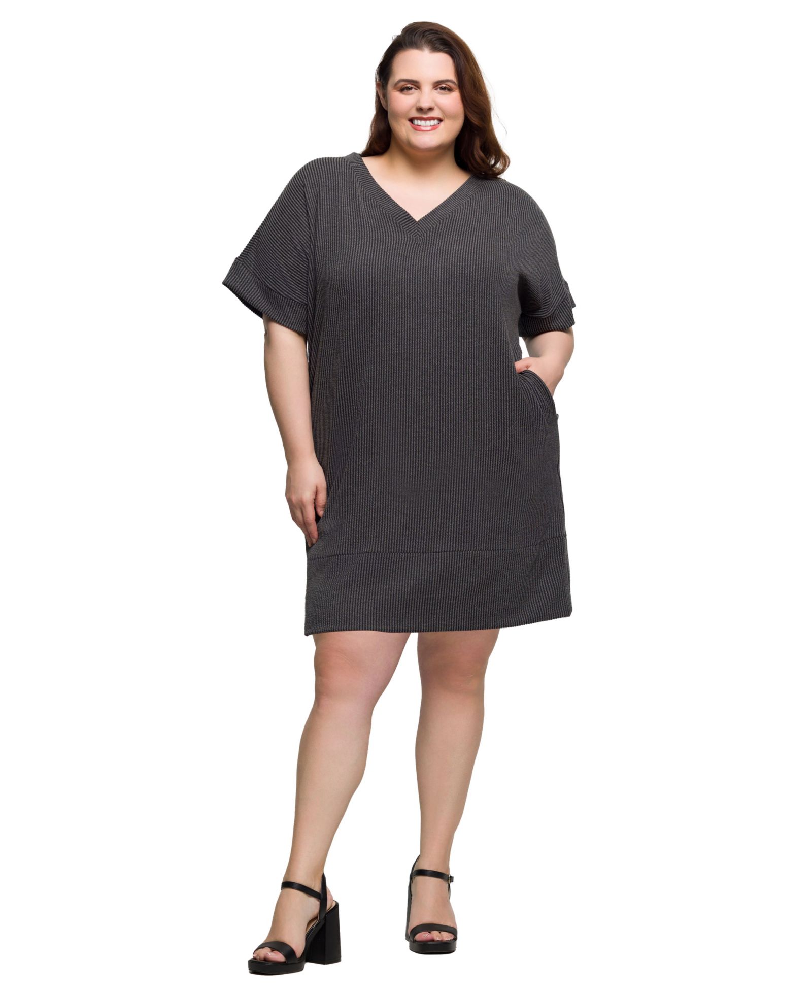 Платье-футболка 24seven Comfort Apparel Plus Size V-Neck Short Sleeve