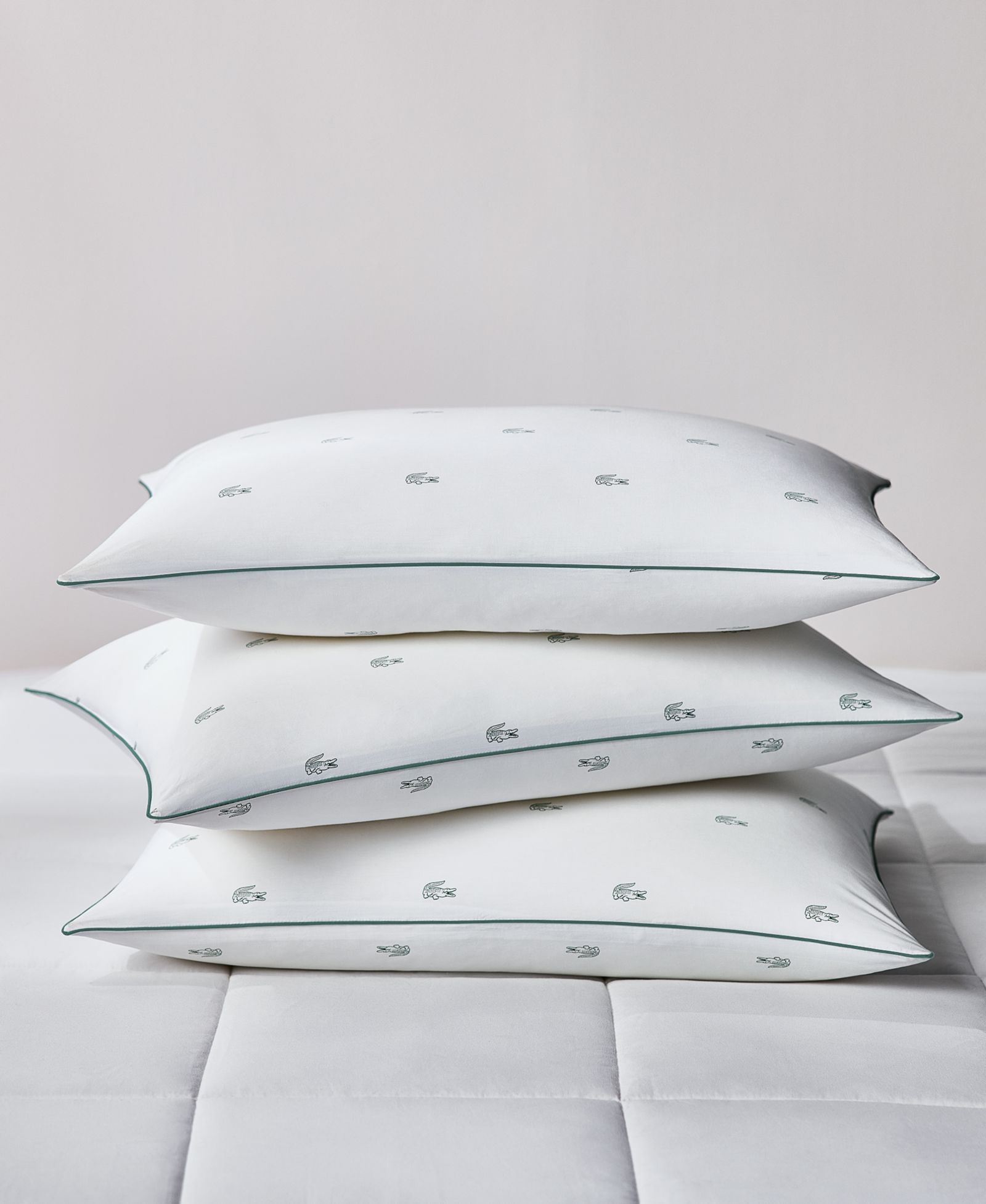 Подушка Lacoste Home из хлопка средней плотности, Standard/Queen