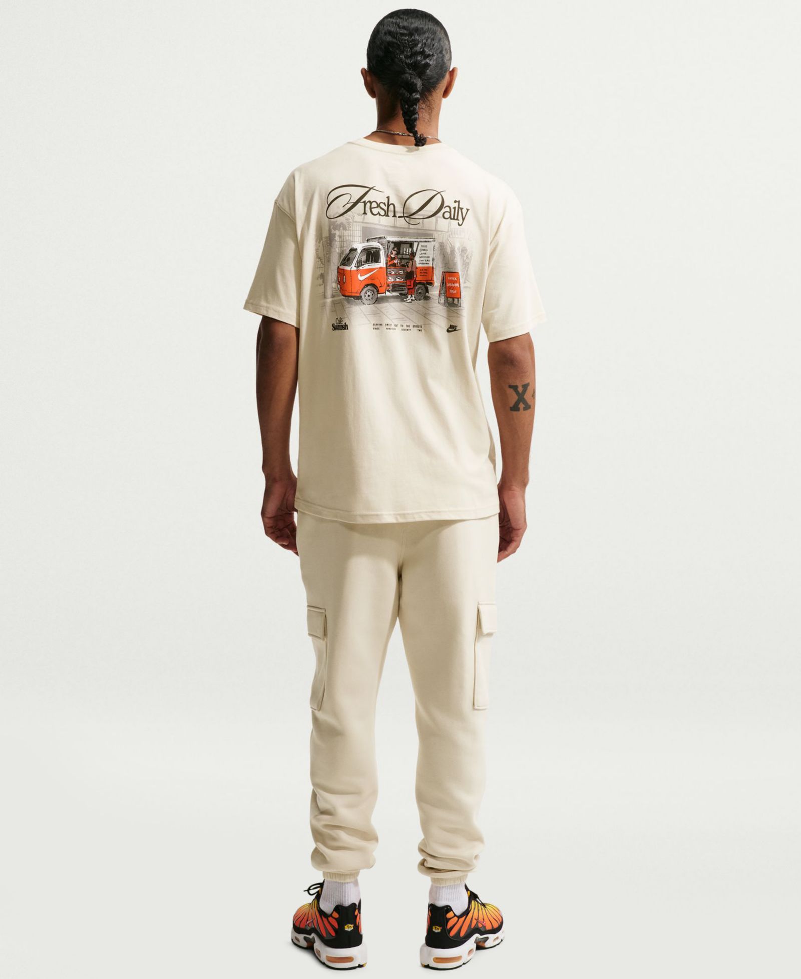 Nike Men's Crewneck Loose-Fit T-Shirt