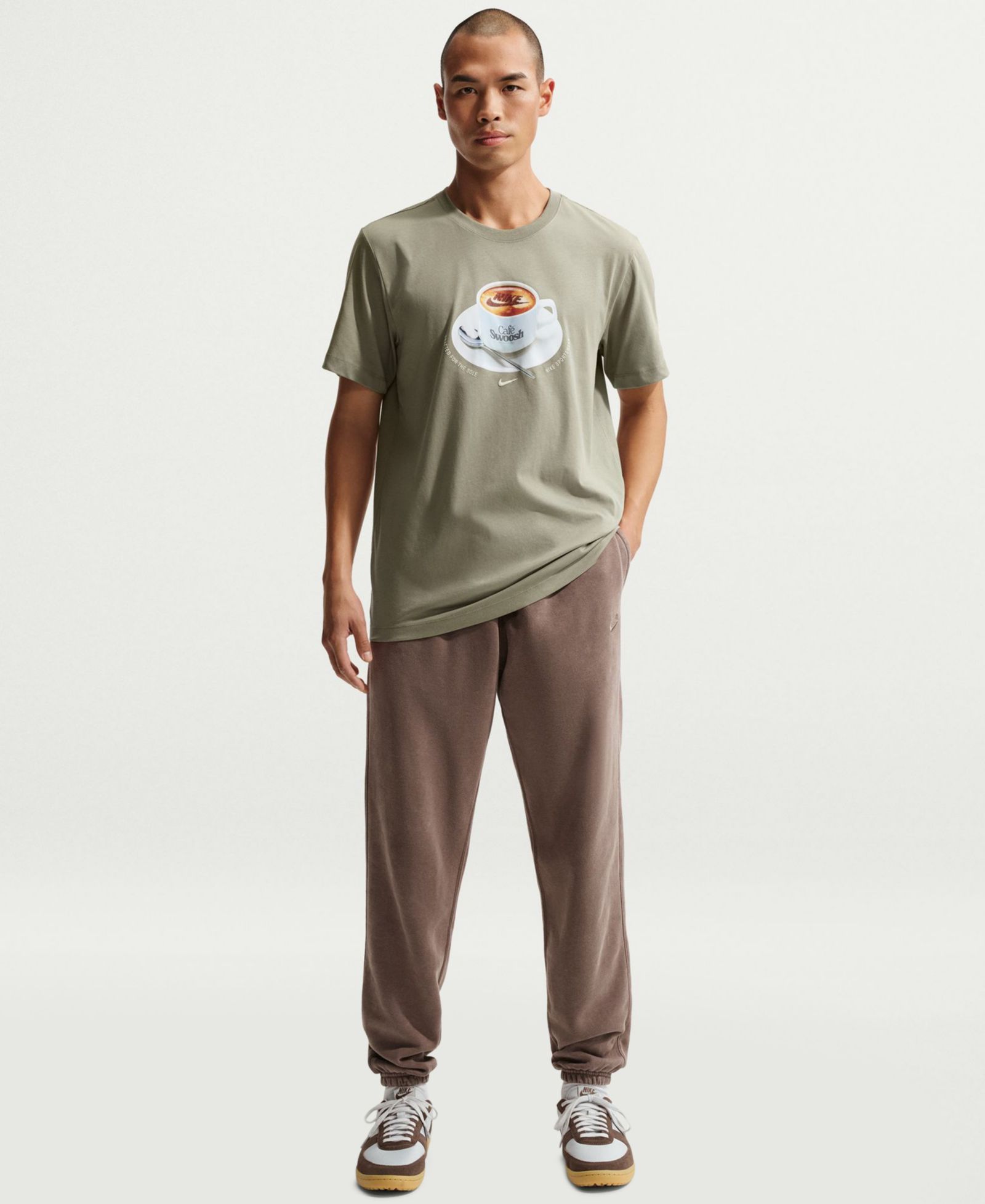 Nike Мужская футболка с принтом Mug Print Crewneck