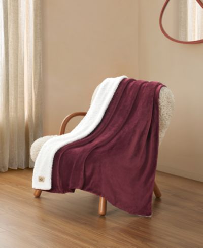 Реверсивный плед UGG® Avery, 50" x 70"