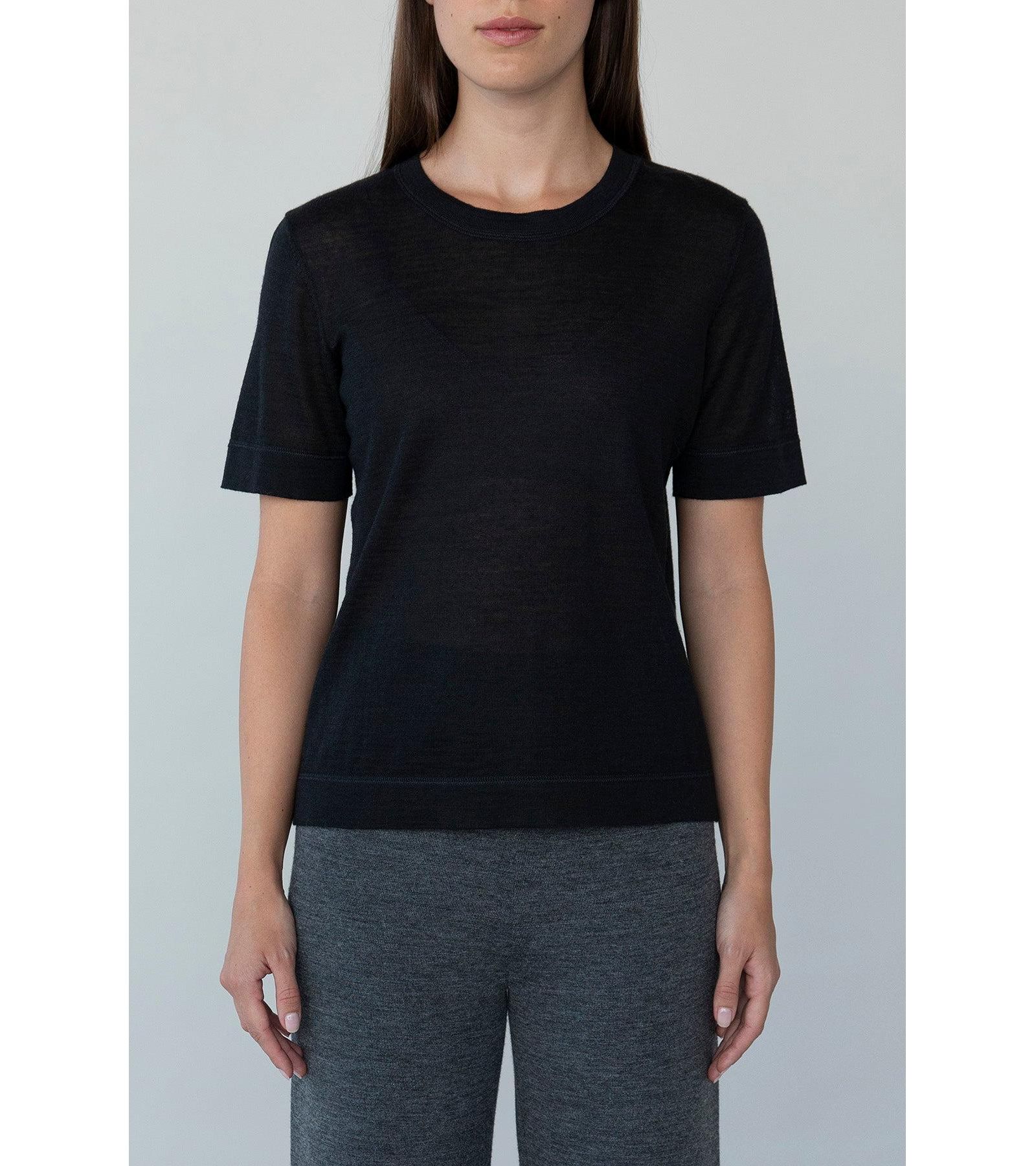 Женский джемпер SSKEIN Crew Neck Sweater Tee