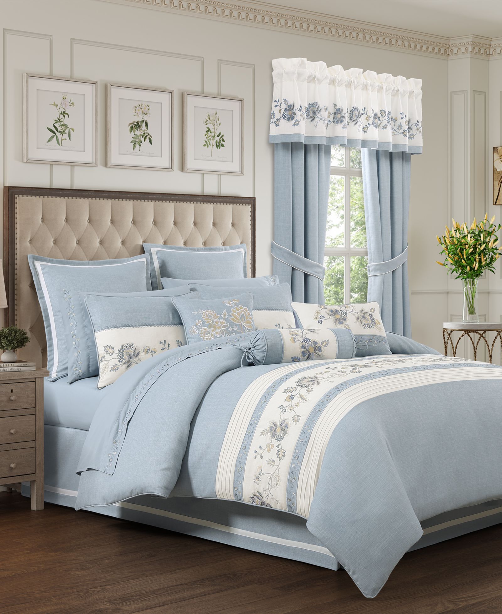 Комплект из 4 предметов J Queen New York Garden Bloom с вышивкой, California King
