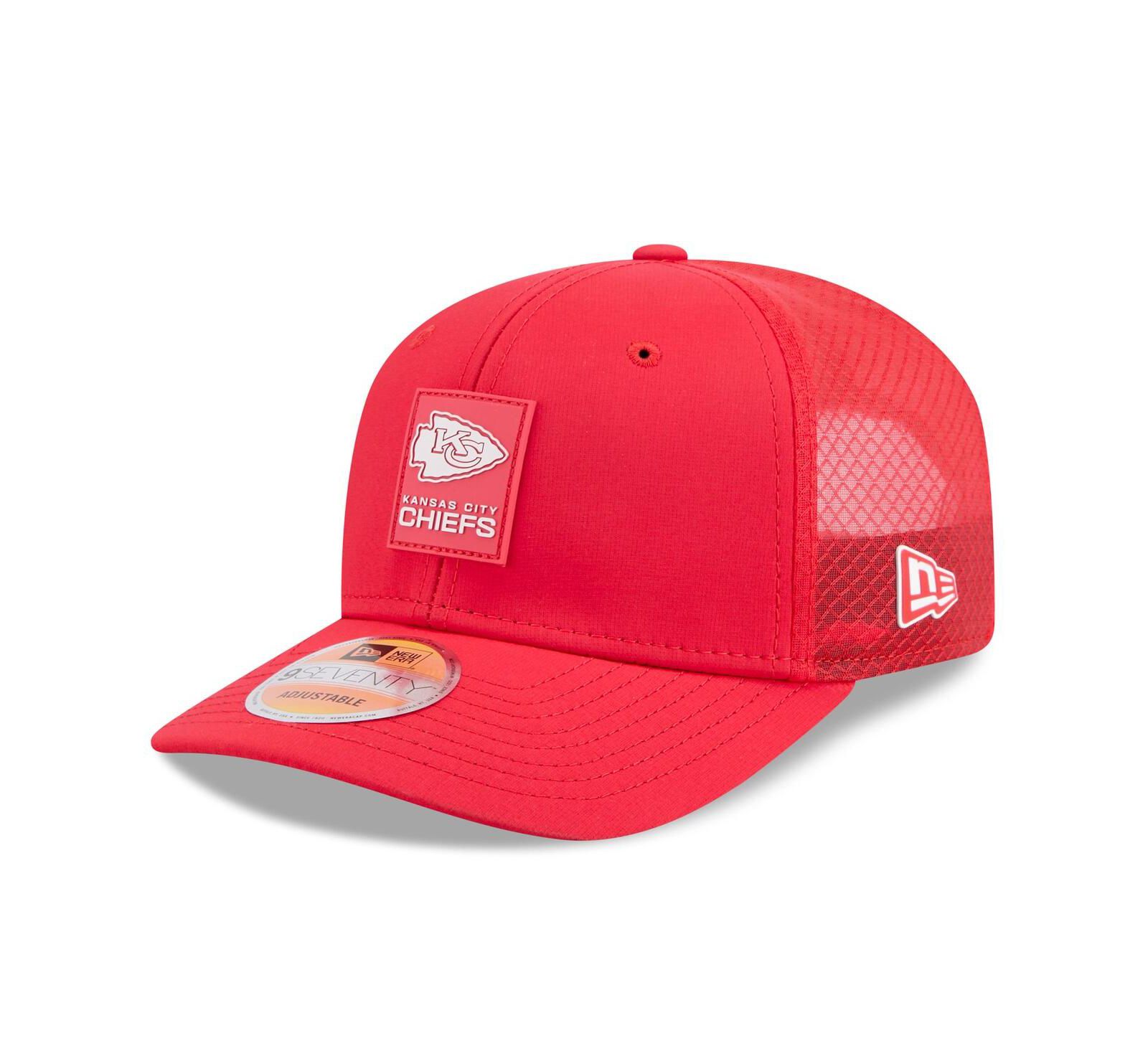 Мужская кепка New Era Kansas City Chiefs 2025 Sideline 9SEVENTY Trucker Adjustable Red