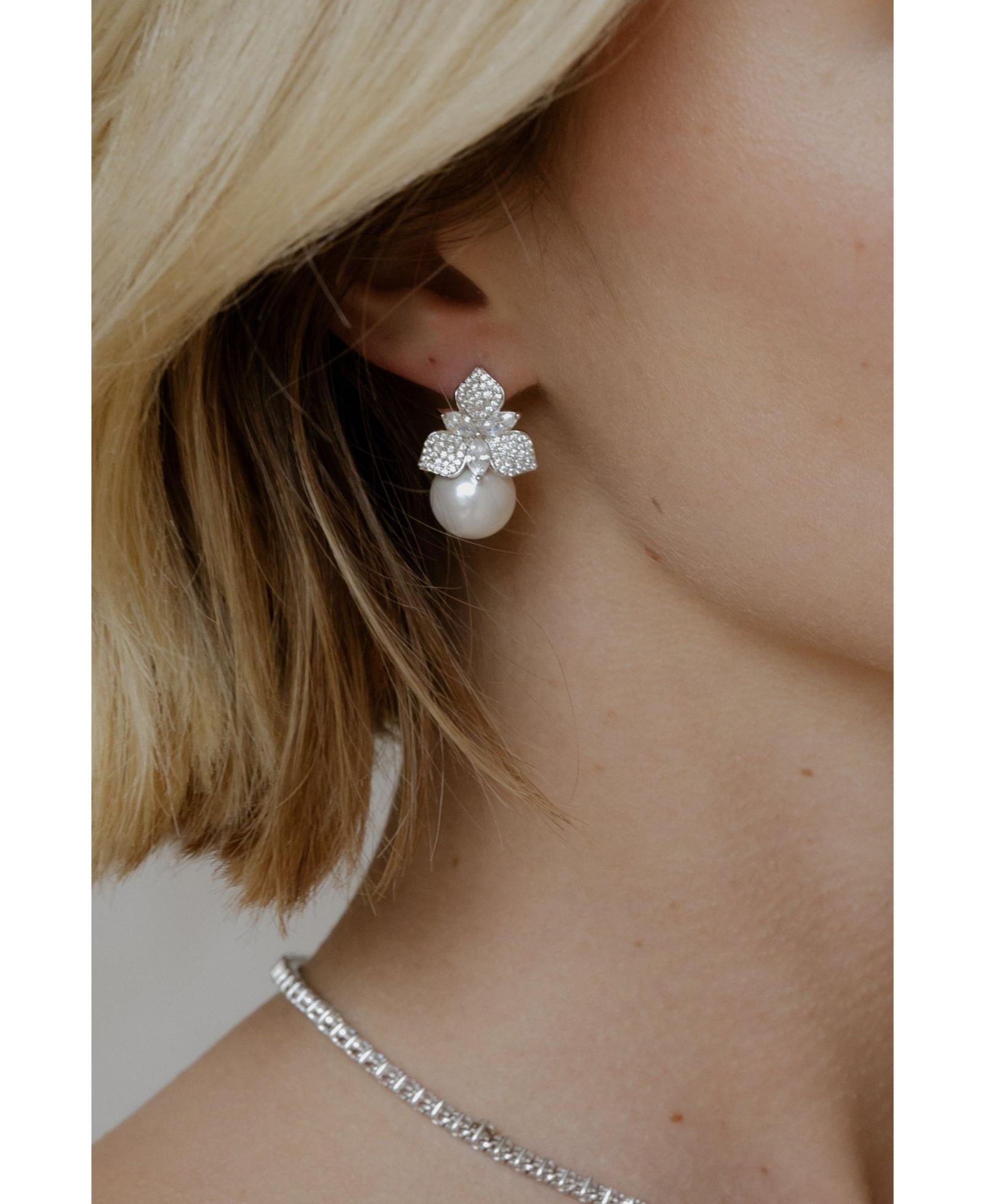 Untamed Petals Серьги Sophie Pearl Drop