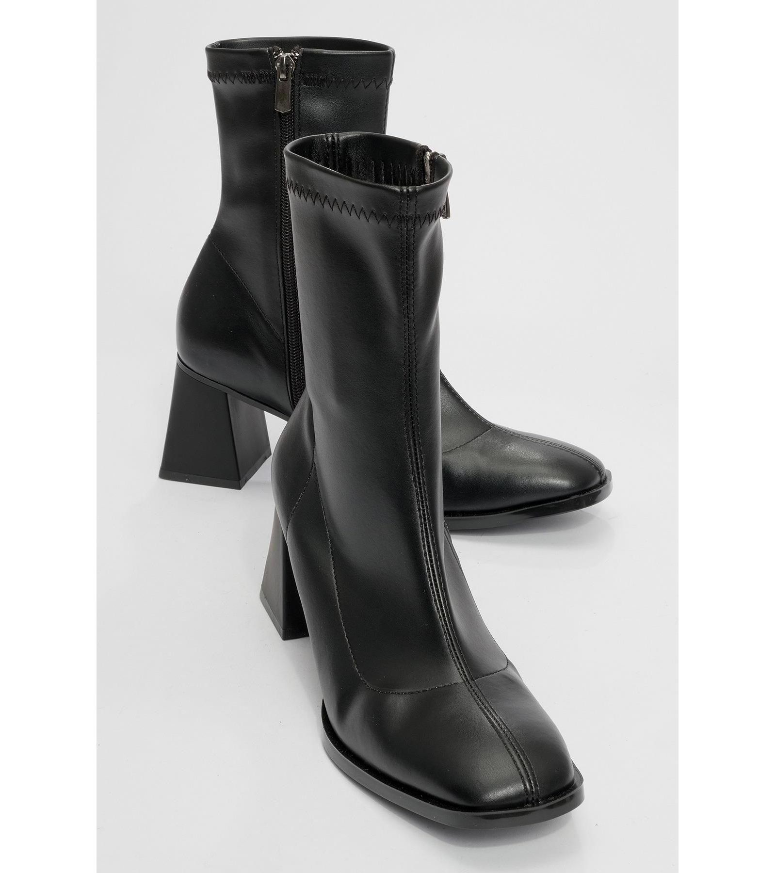 Prologue Shoes Women's Plesa Chunky Heel Boot