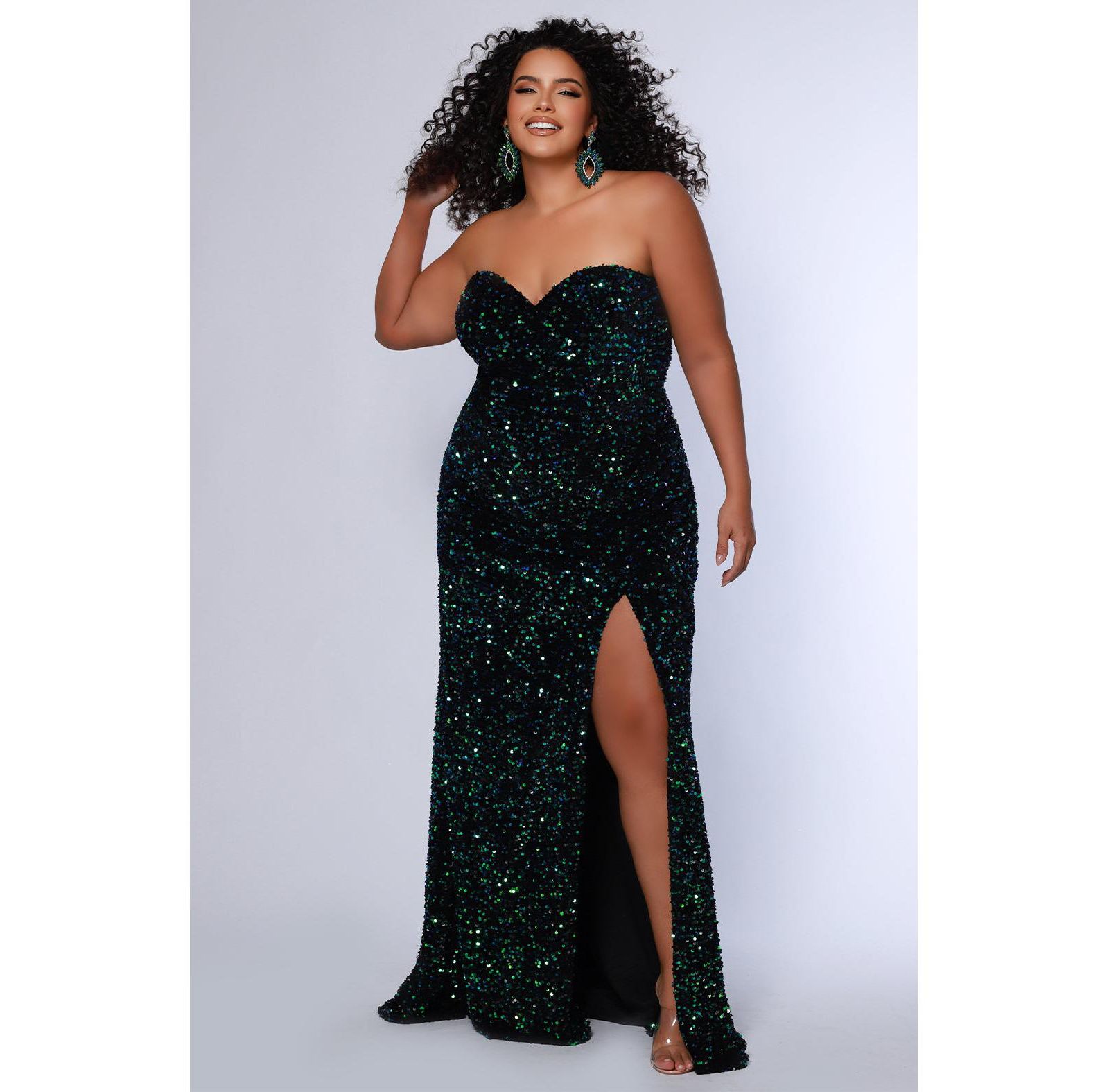 Вечернее платье Sydney's Closet Plus Size Strapless Peacock Sequin Velvet Fitted с разрезом