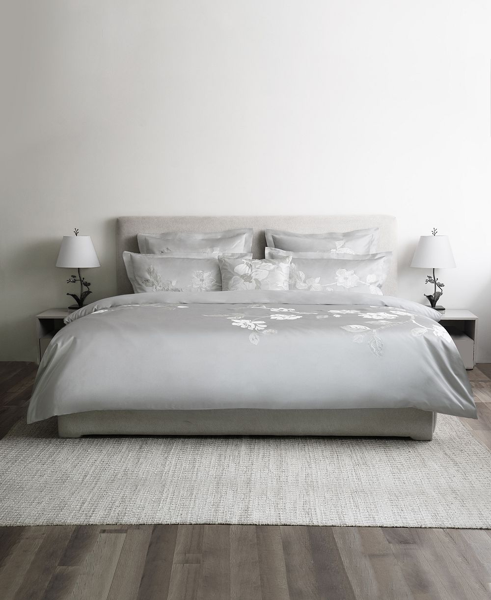 Наволочка Michael Aram Gardenia Hand-Enameled Floral Duvet Cover, Queen