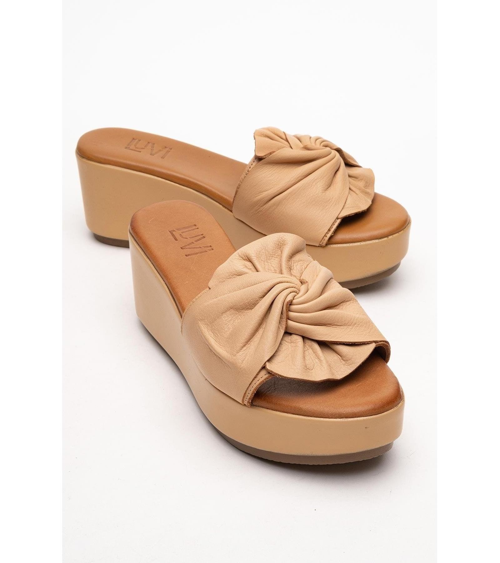 Женские босоножки Forever & Always Shoes Syndra Bow Wedge Leather
