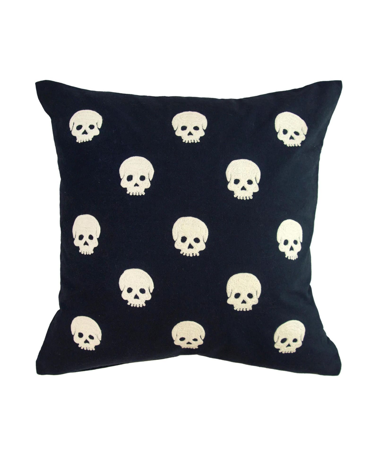 Декоративная подушка C&F Home Halloween Skulls