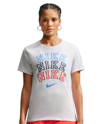 Nike женская трикотажная футболка с круглым вырезом и графическим принтом, NSW Tee Collegiate Three