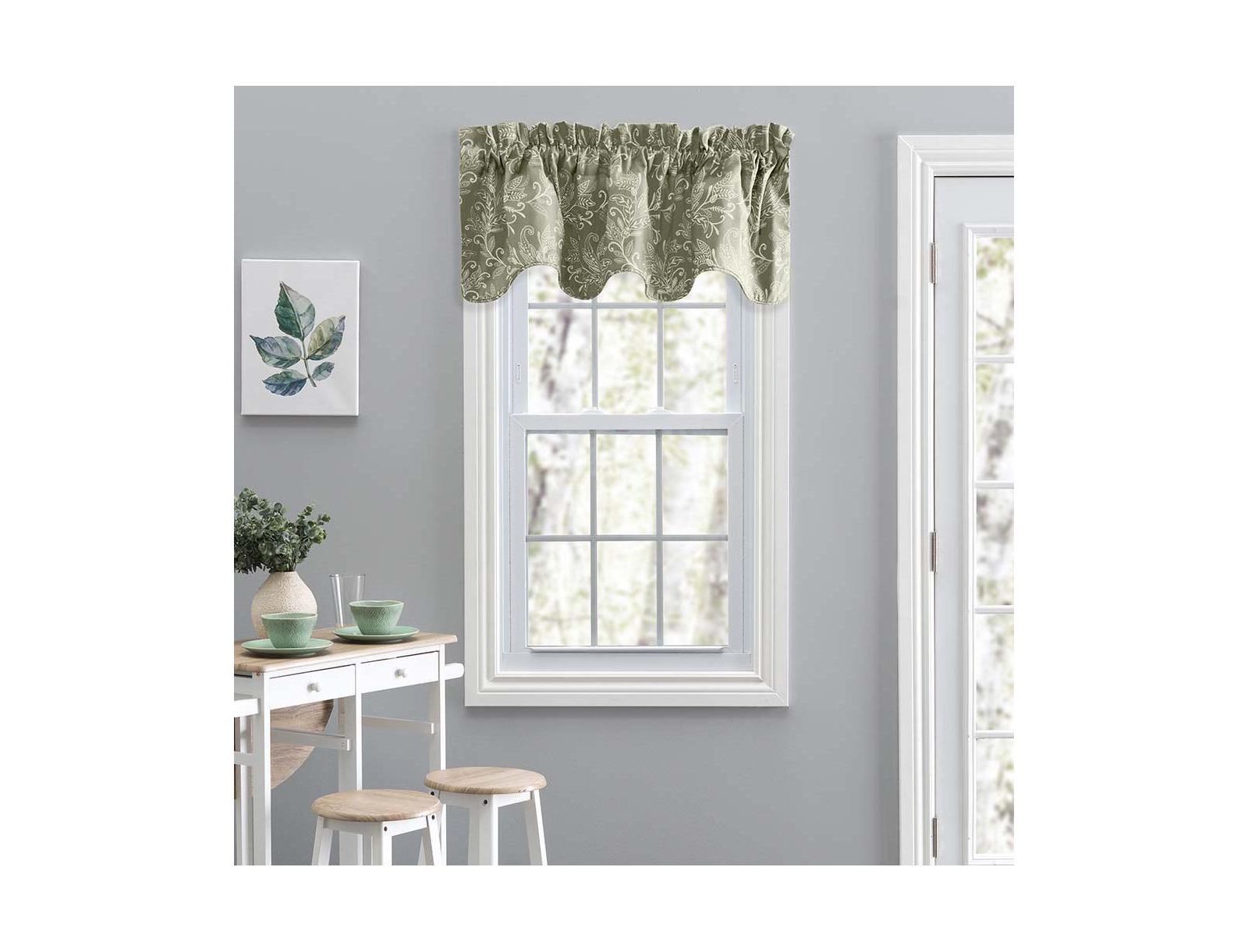 Ellis Curtain Lexington Leaf Pattern on Colored Ground Scallop Valance