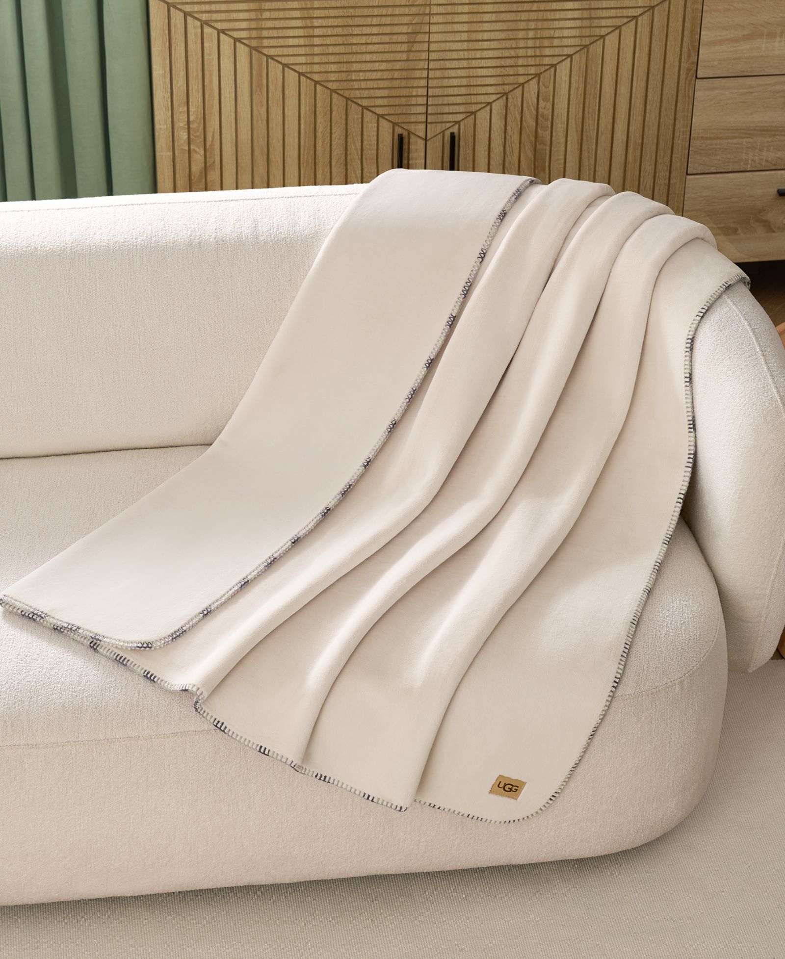 Легкий плед UGG® Coco, 50" x 70"