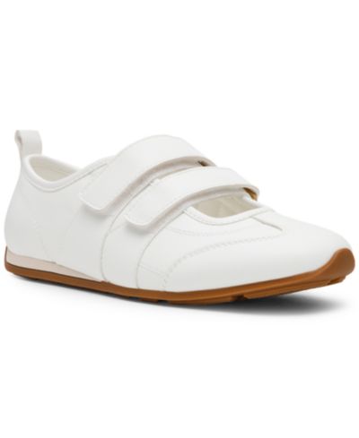 DV Dolce Vita Women's Fabion Round Toe Ballet Sneakers