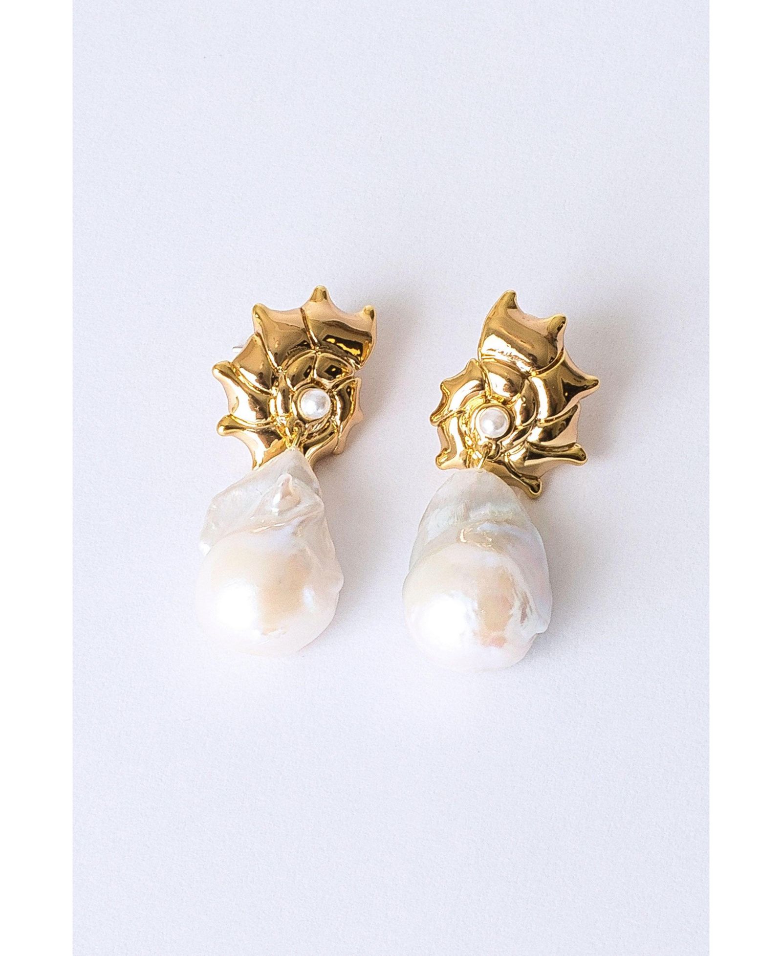 Серьги Classicharms Leah Seashell Freshwater Baroque Pearl Drop