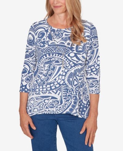 Женская классическая рубашка Alfred Dunner Paisley Swirl SharkBite Hem с ожерельем