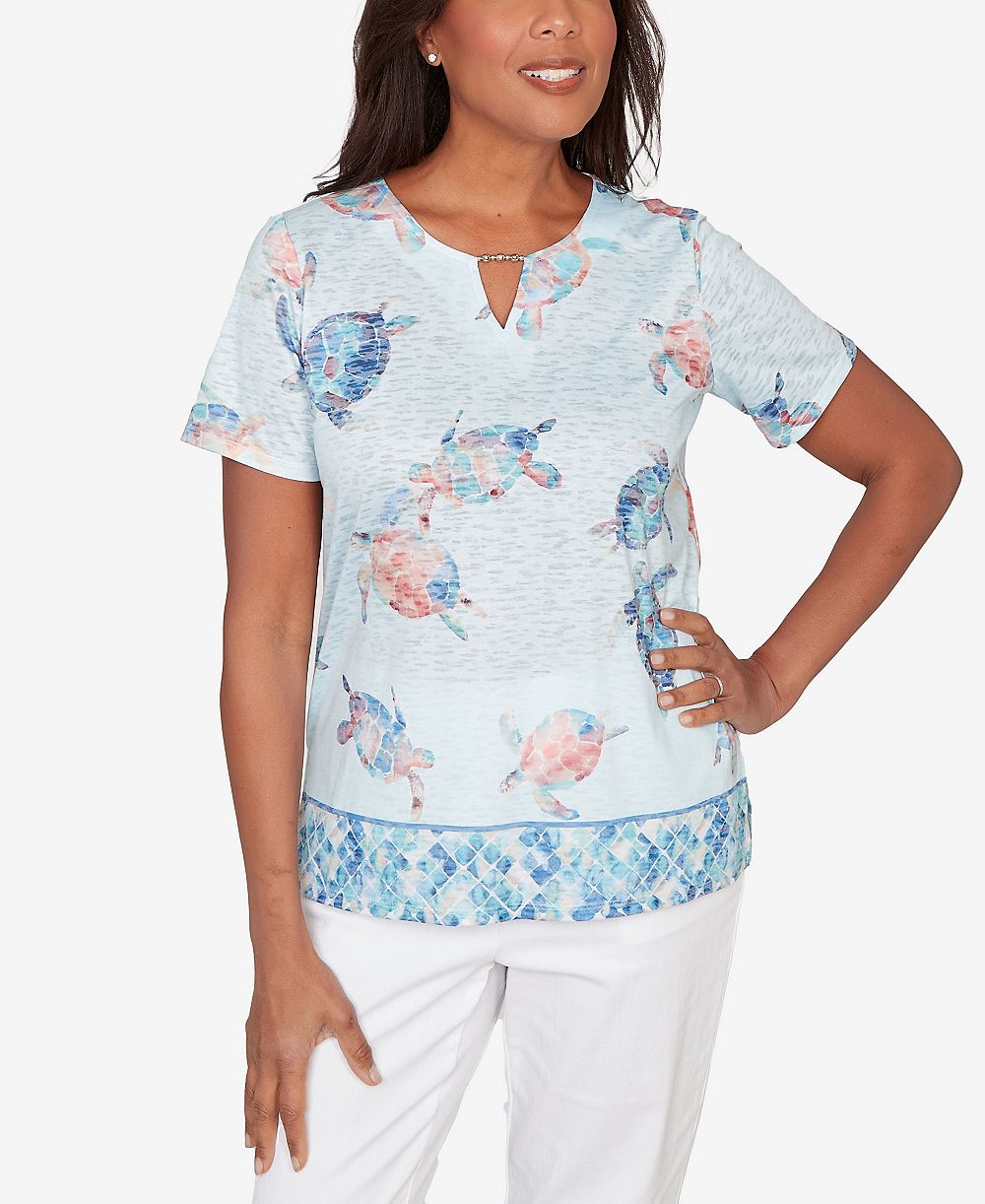 Женский топ Alfred Dunner Petite с принтом Sea Turtle Border Split Neck