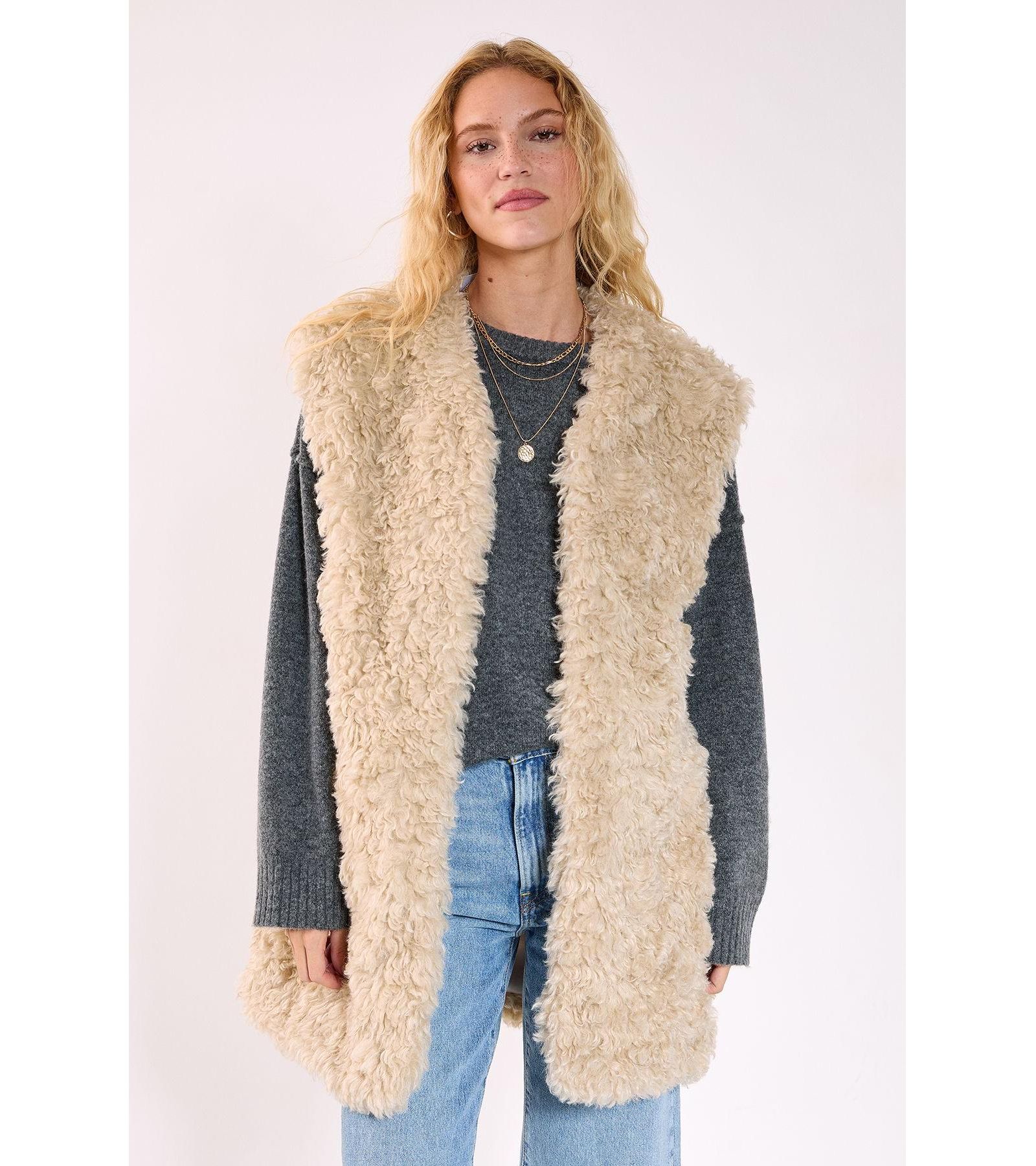 Женский жилет Nasty Gal Curly Faux Fur Borg
