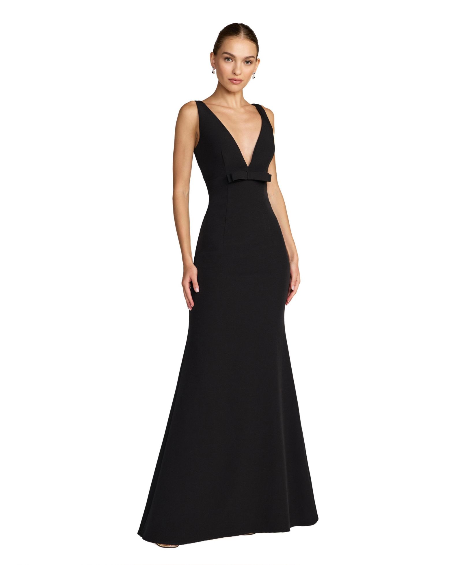 Вечернее платье Mac Duggal Women's Crepe Sleeveless V Neck Sheath Gown With Bow