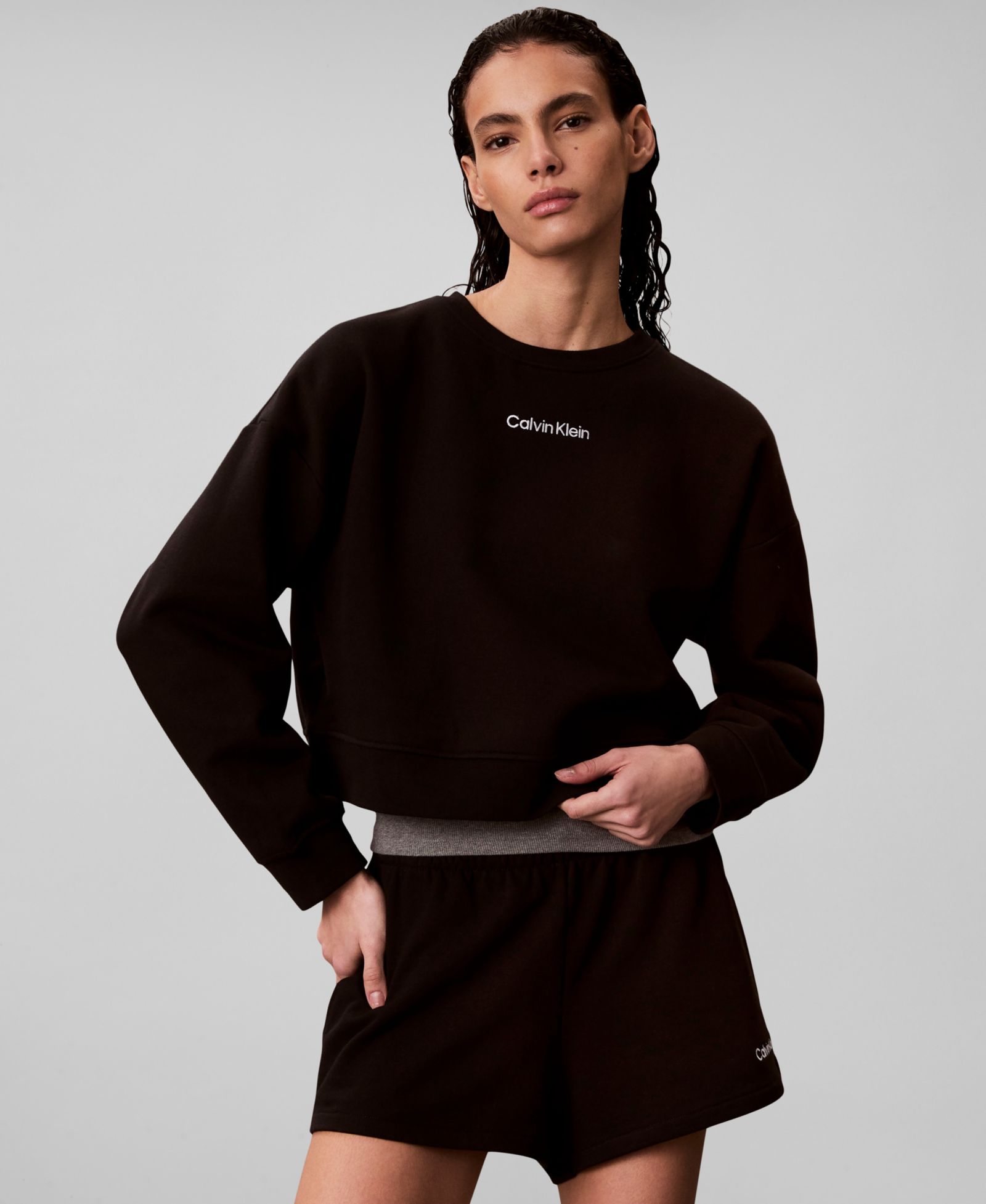 Женская свитшот Calvin Klein Performance с круглым вырезом и длинным рукавом