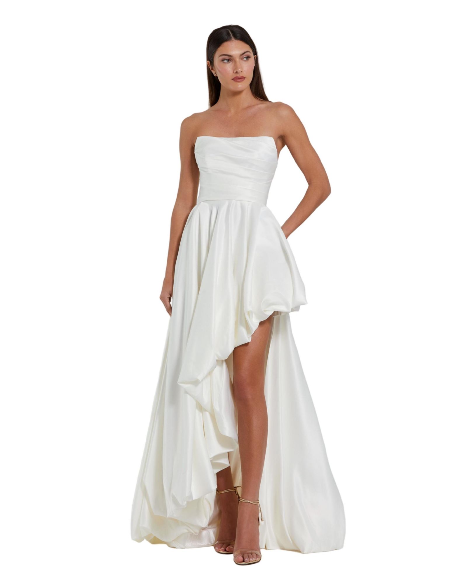 Mac Duggal вечернее платье Petite Strapless High-Low из атласа с драпированной юбкой