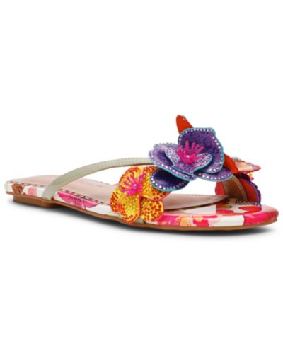 Женские сандалии Betsey Johnson Nicolle Flower Flat