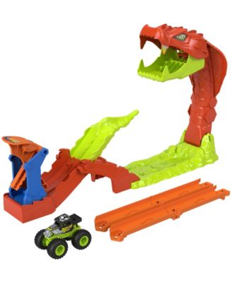 Hot Wheels Monster Trucks Snake Slam Takedown игровой набор