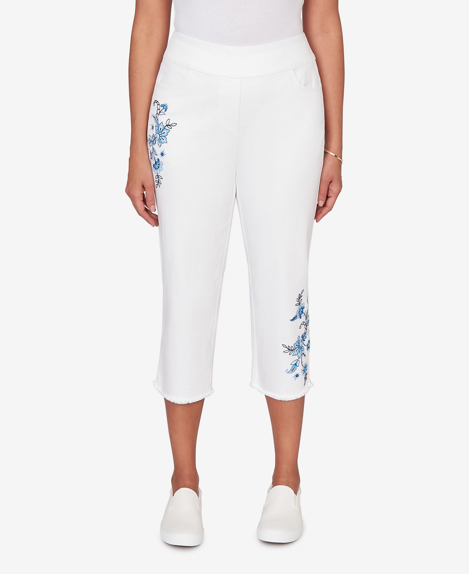 Alfred Dunner Plus Size джинсовые брюки-капри с цветочной вышивкой