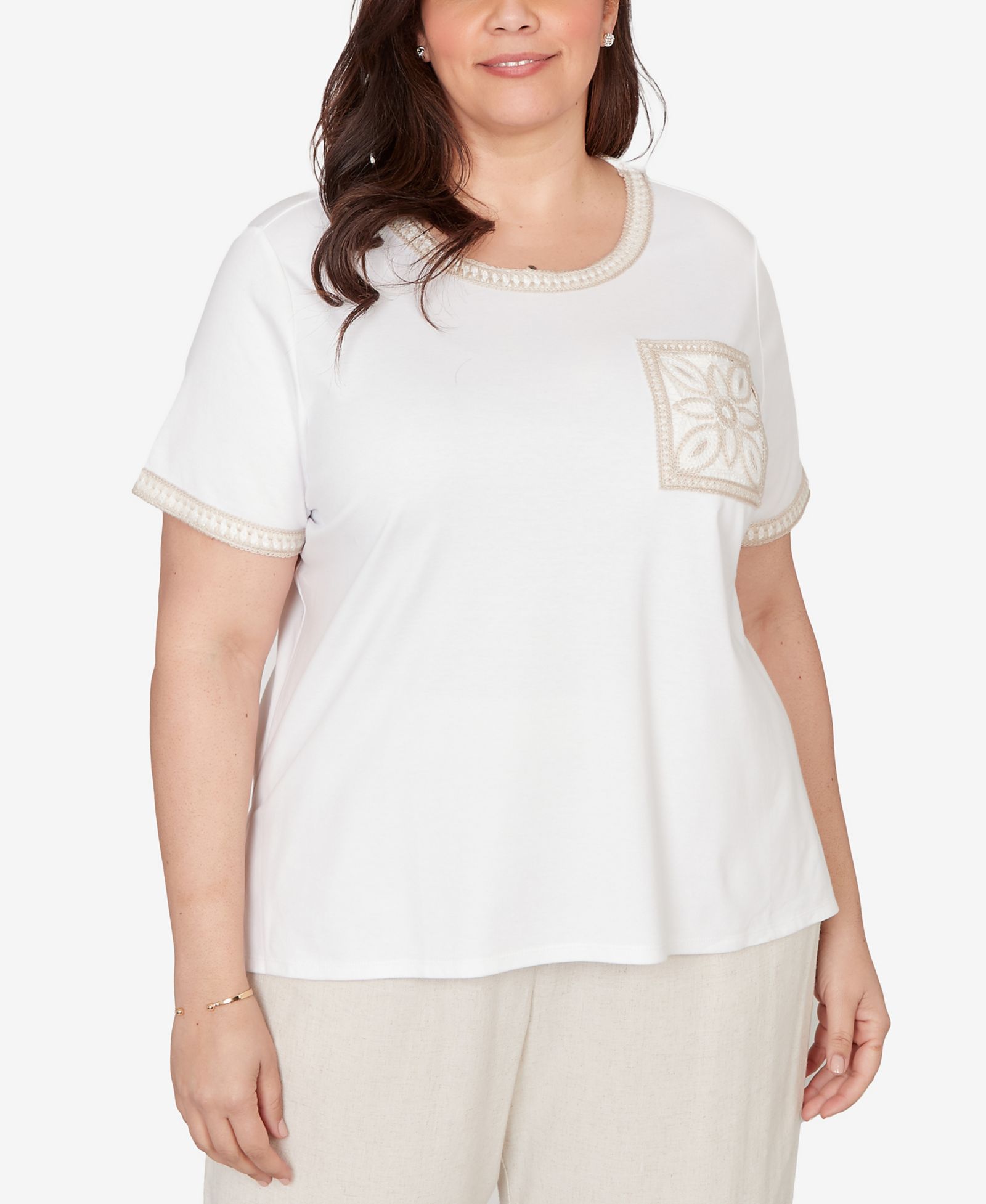 Женская футболка Alfred Dunner Plus Size Natural Wonder Crochet Pocket с коротким рукавом