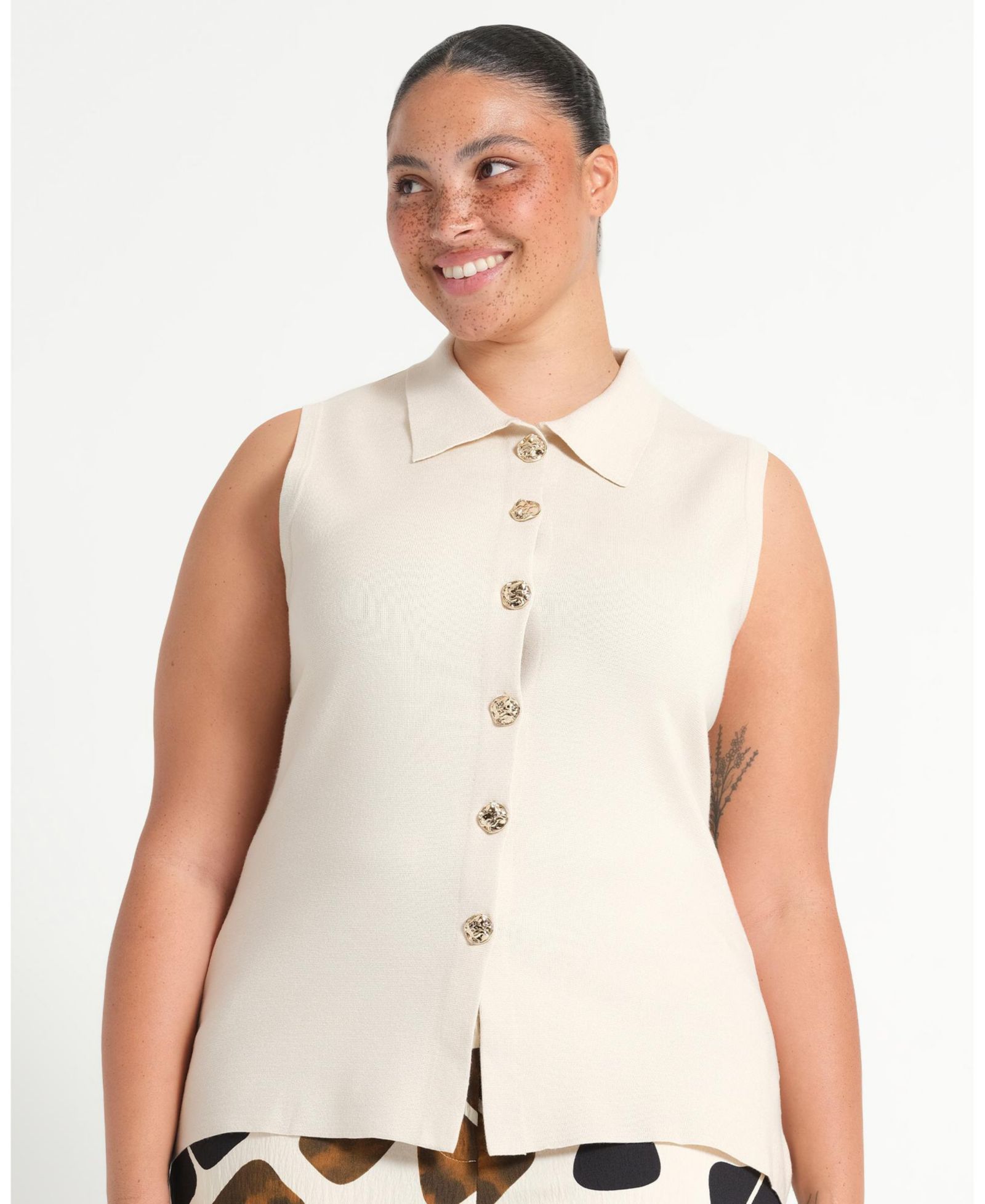 ESTELLE Plus Size Leya Collared Button-Front Fitted Knit Top