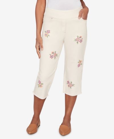 Alfred Dunner Petite Beachcomber Floral Cross Stitch Super Stretch Denim Capri