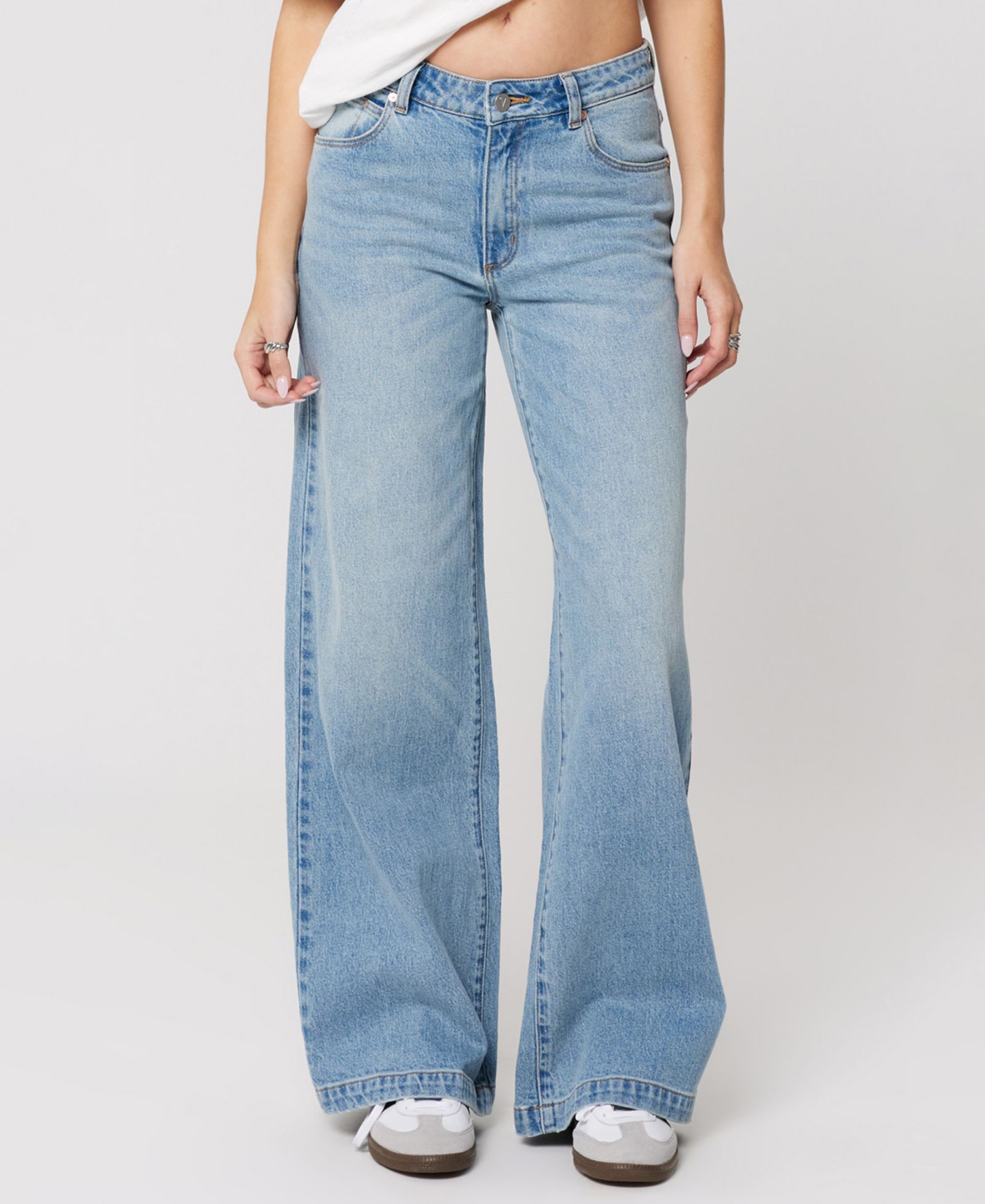 Abrand Women's Stevie Mid-Rise Wide-Leg Jeans