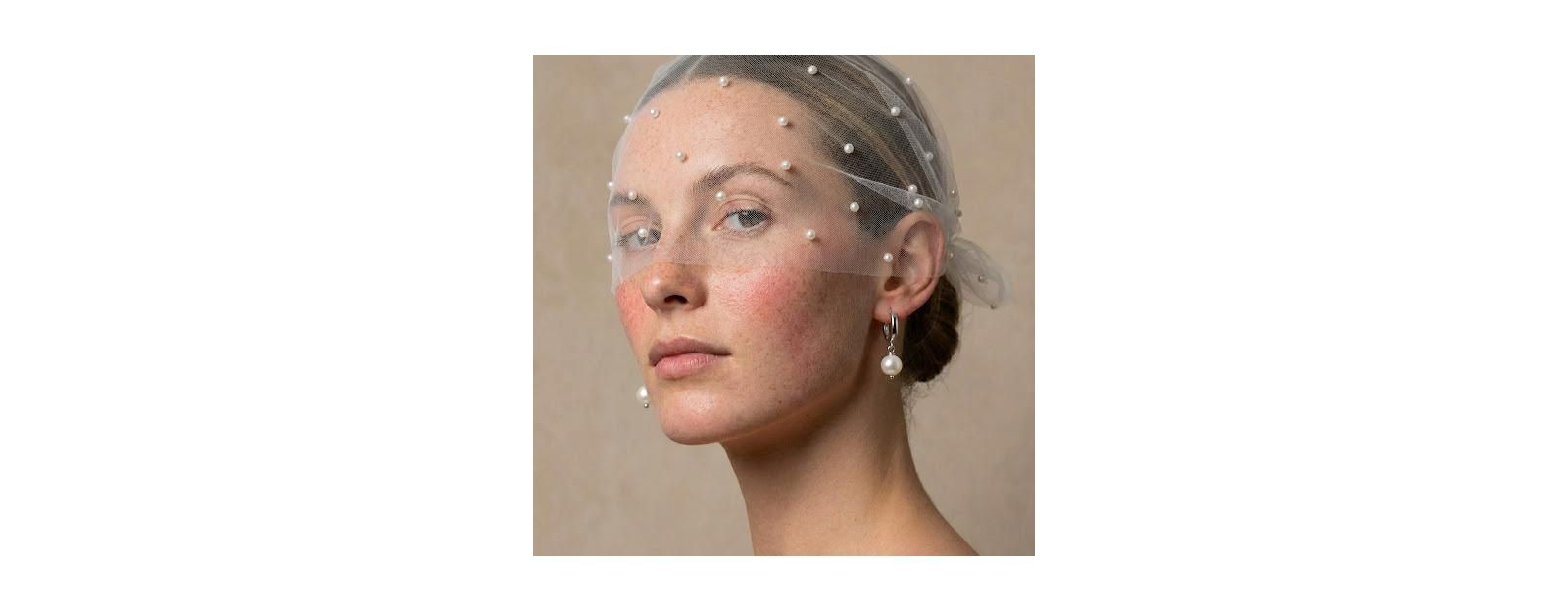 Серьги Joey Baby Silver Mini Hoop с жемчугом Freshwater Pearl Drop