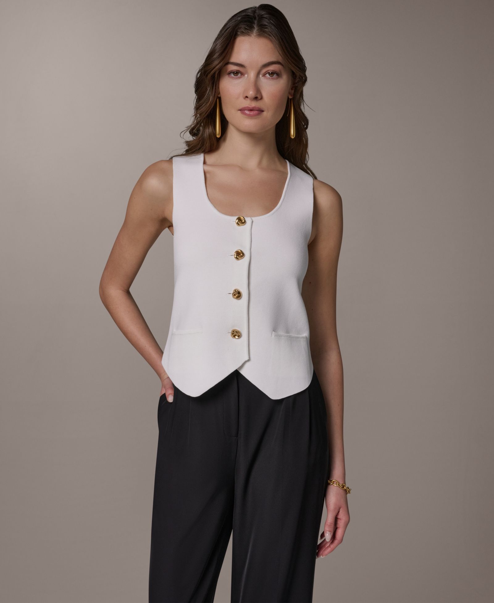 Женский трикотажный жилет Donna Karan New York с круглым вырезом