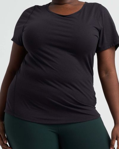 Universal Standard Женская футболка Mia Movement Tee