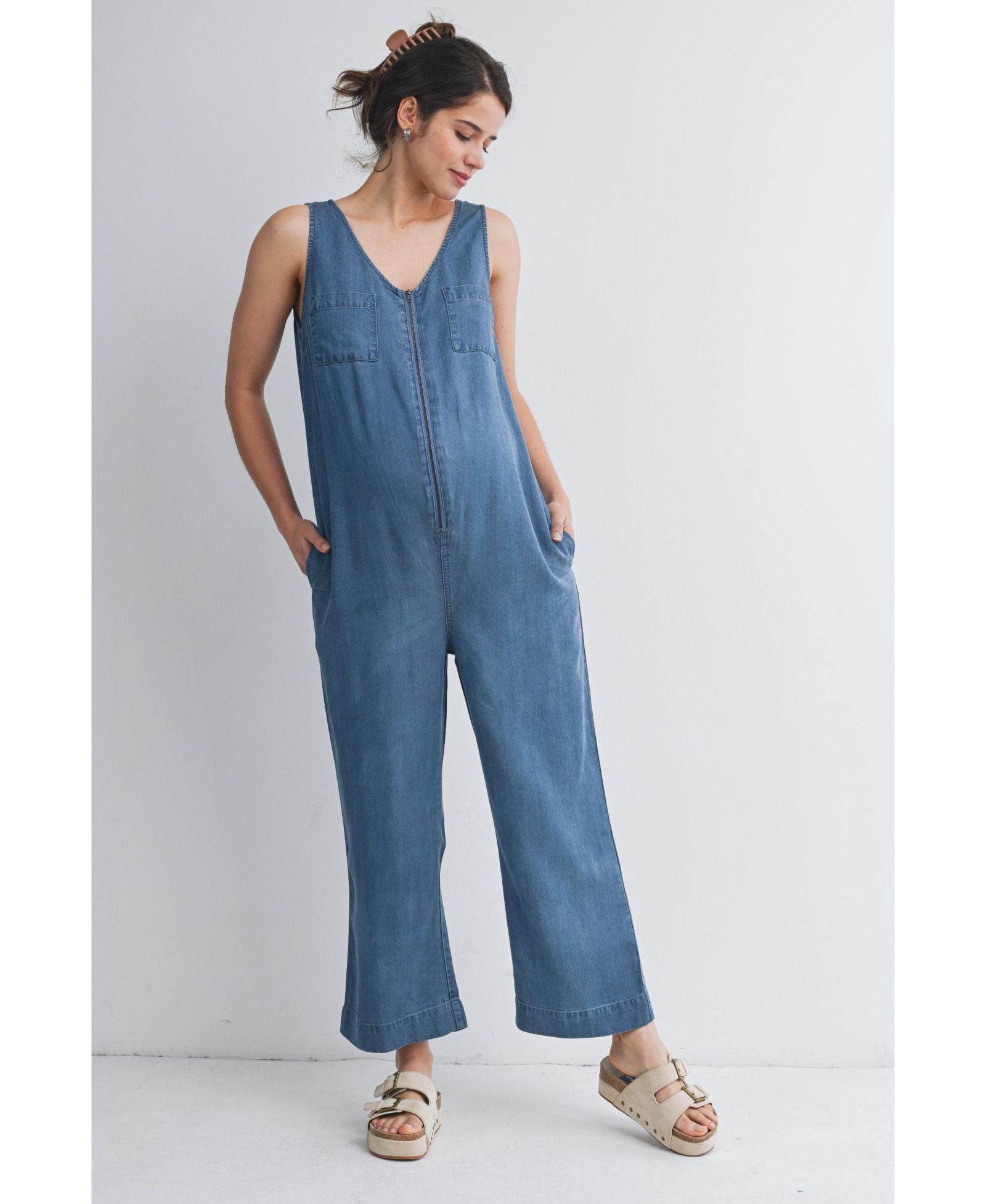 Женский комбинезон Hello Miz Maternity Front Zip Sleeveless Jumpsuit
