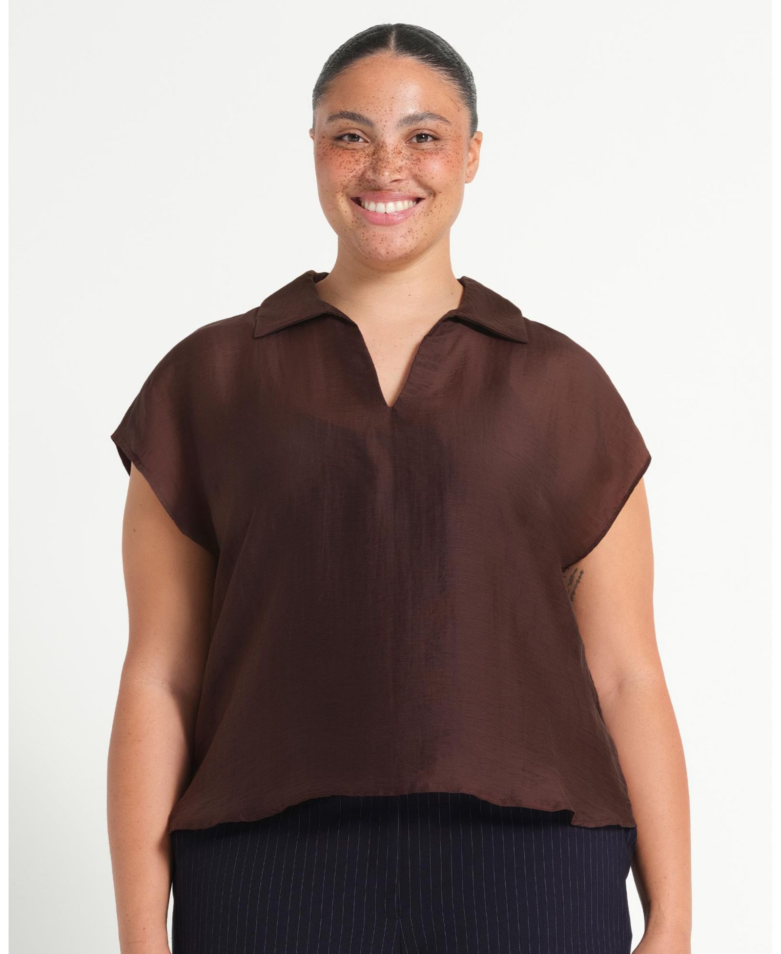 Женский топ ESTELLE Kelly Sheer Collared V-Neck Short Sleeve
