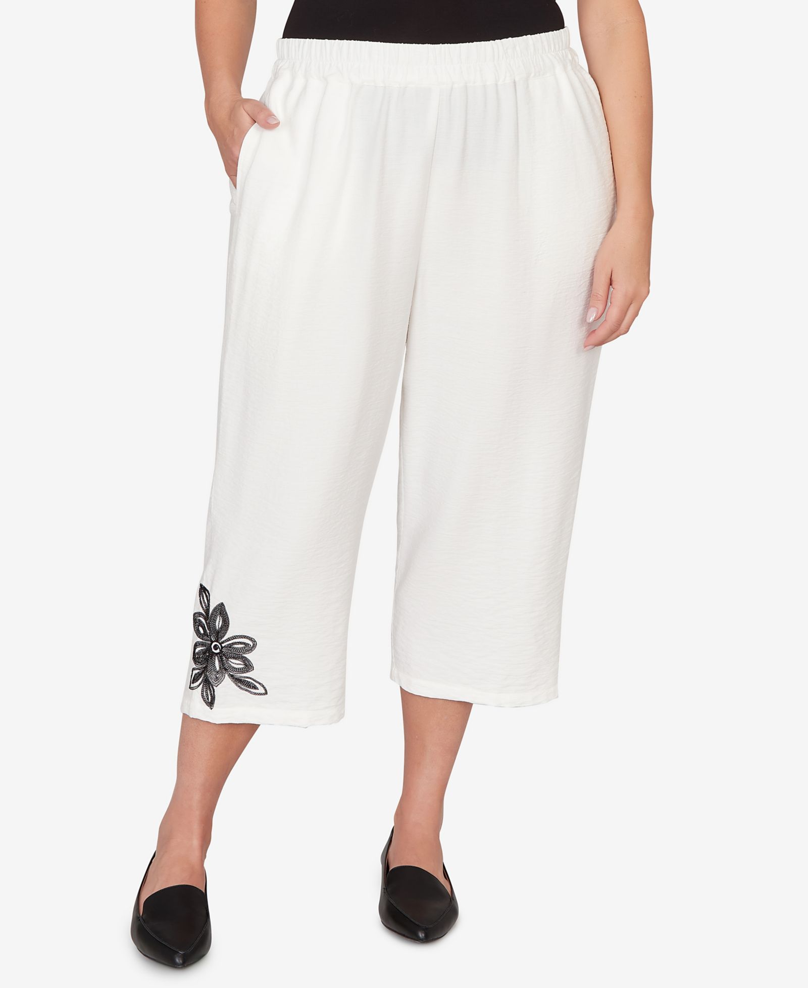 Alfred Dunner Plus Size Crowd Pleaser Floral Embroidered Relaxed Capri Pants
