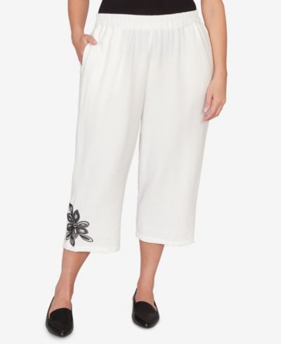 Alfred Dunner Plus Size Crowd Pleaser Floral Embroidered Relaxed Capri Pants
