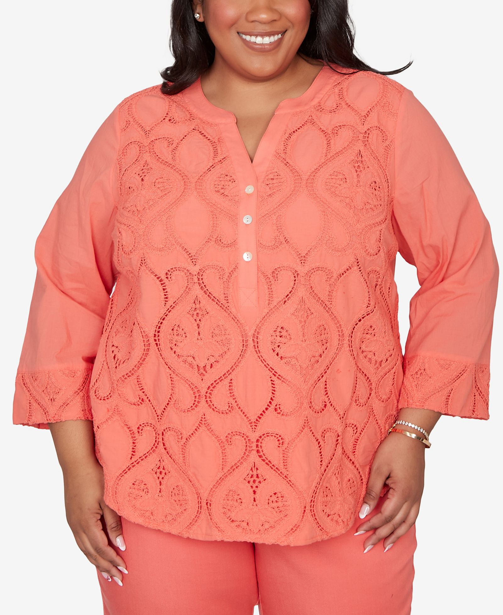 Женский топ Alfred Dunner Plus Size Resort Living Textured Lace Scroll Henley